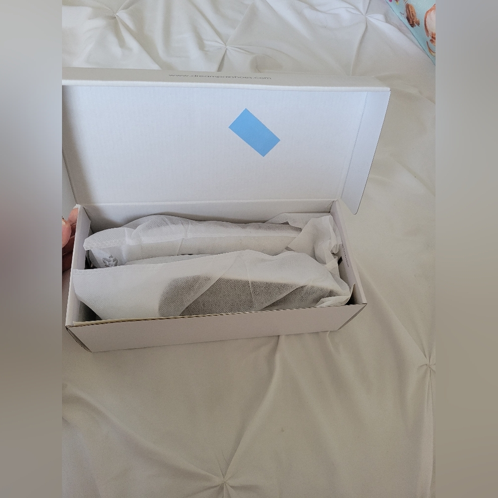 Dream Pairs Women's Glitter Ballet Flats - Silver. New In Box - Picture 3 of 3